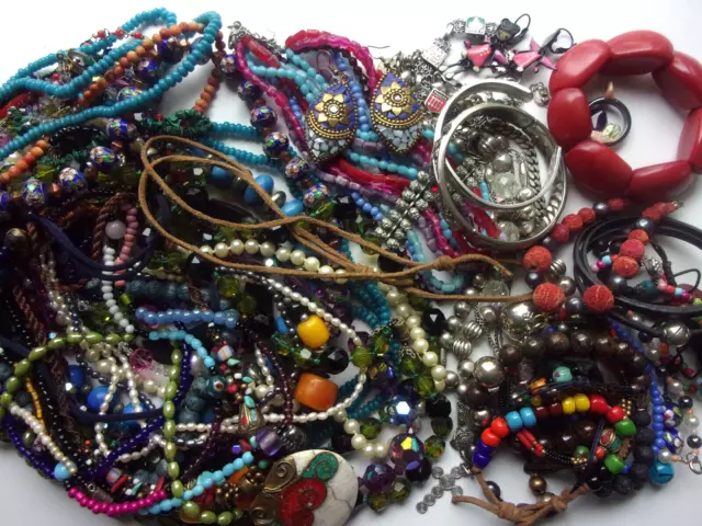 Lot de bijoux fantaisie divers vintage, anciens, récents 1260 g