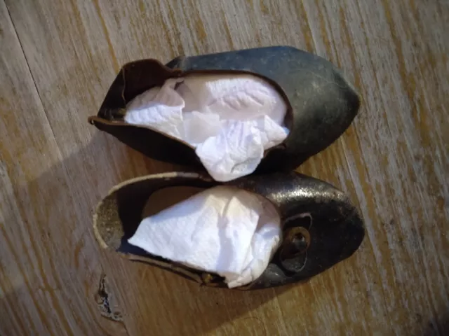 Paire de chaussures anciennes cuir  pour poupée ancienne Jumeau Steiner ou autre