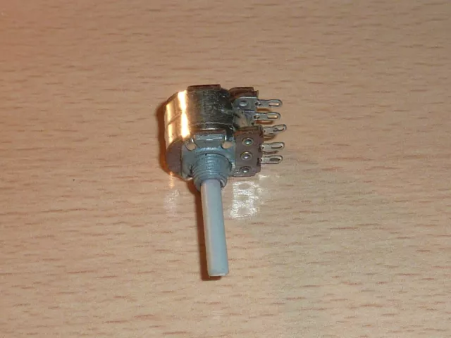 Potenziometro doppio 1 kOhm logaritmico con asse 4mm (sezione D)