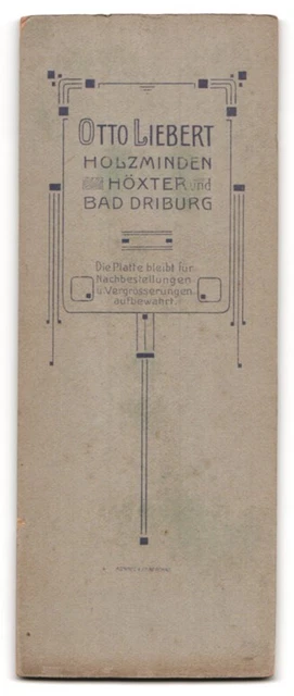 Fotografie Otto Liebert, Holzminden, Portrait junger herr in Anzug mit Hemd mit 2