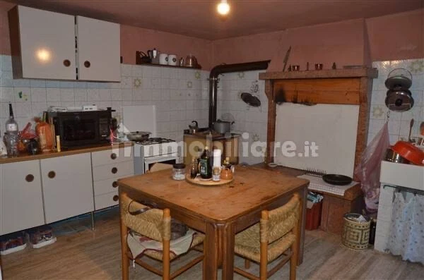 House for sale private overseas property near Verona in Italy 2
