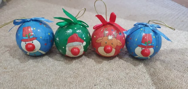 4 rote Nase Weihnachtsbaum hängende Kugeln Schneemann Santa Rudolf