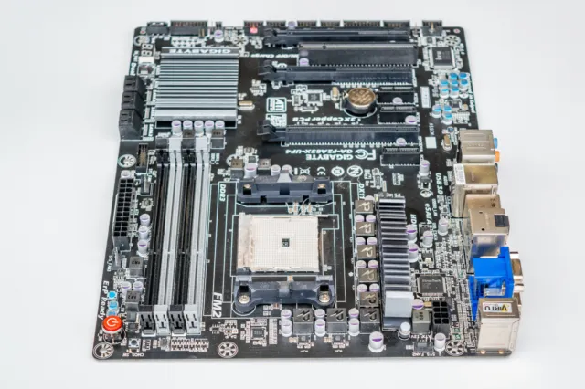 Placa madre Gigabyte GA-F2A85X-UP4 FM2 A85X DDR3 ATX AMD Richland compatibilidad con APU 3