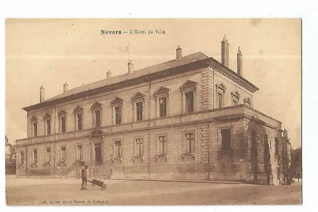 58  Nevers  Hotel De Ville