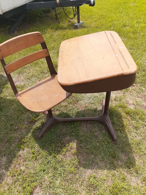 HG Vintage 1930s to 1950s Child / Student Desk LOCAL PICK UP ONLY