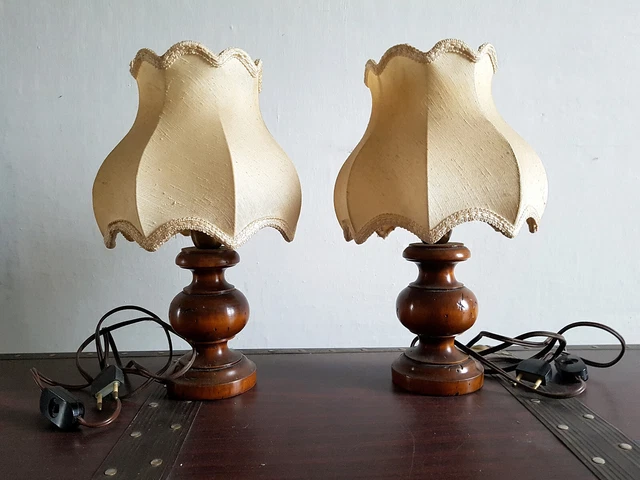 Coppia Di Lampade Da Comodino UFO Design – Abat-jour Originali Italiane Con Luce LED Calda, Perfette Per Camera Da Letto E Lettura