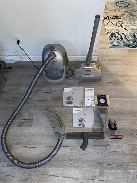 Electrolux Oxygen3 EL7024 HEPA Filter Canister + Vacuum Electrolux Deep Clean Electrolux Oxygen3 EL7024 HEPA Filter Canister + Vacuum Electrolux Deep Clean