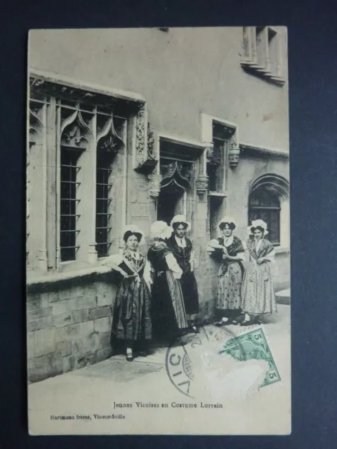 VIC SUR SEILLE  Moselle CPA 57 de jeunes vicoises en costumes lorrain