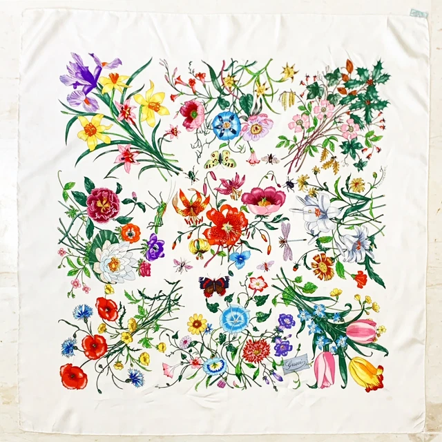 GUCCI V.ACCRONERO FLORAL WHITE LARGE silk scarf 34/32 in MADE IN ITALY #A47 GUCCI V.ACCRONERO FLORAL WHITE LARGE silk scarf 34/32 in MADE IN ITALY #A47