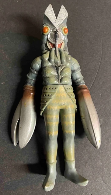 SOFUBI ULTRAMAN Vintage Vinyl Alien Kaiju Monster Baltan Action Figure 2004