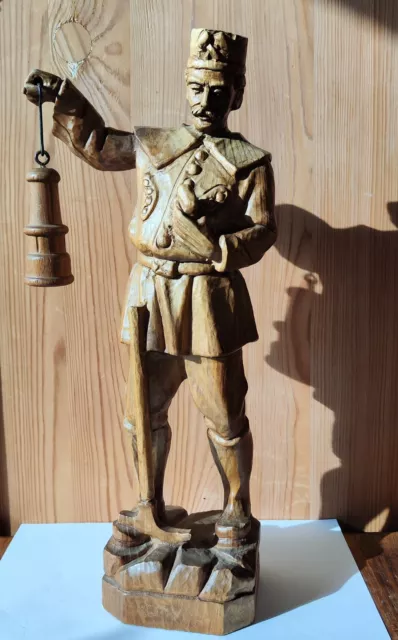 Alte Holz / Figur, Bergmann mit Grubenlampe, H : 41 cm, handgeschnitzt.