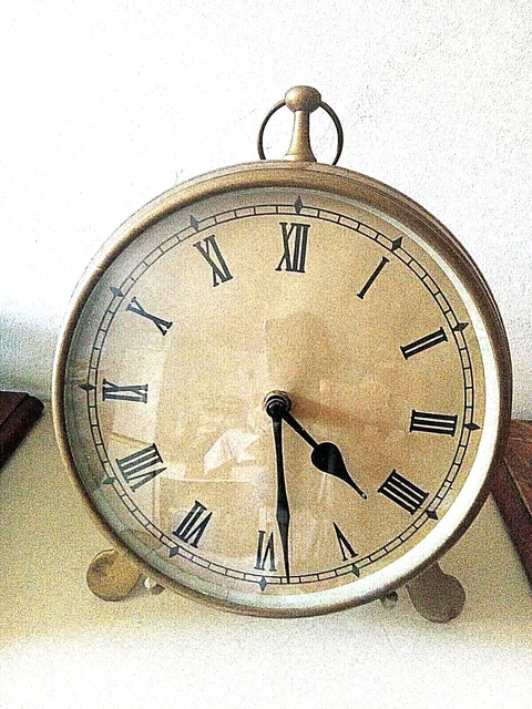 HORLOGE QUARTZ ANCIEN diamètre 22cm avec support ou suspendre LAITON VINTAGE TBE