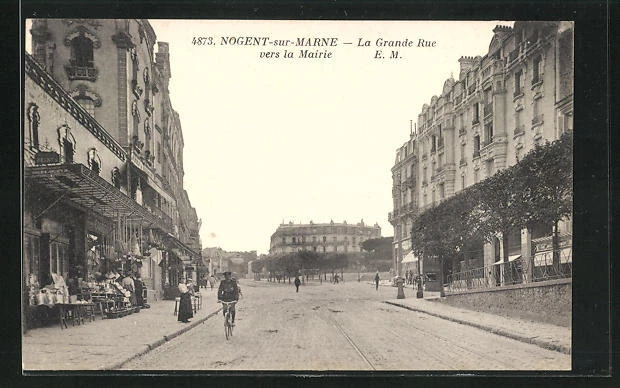 CPA Nogent-sur-Marne, La Grande Rue vers la Mairie