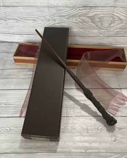 harry potter Wand 643/ 963 Noble Collection Olivanders warner bros Magic