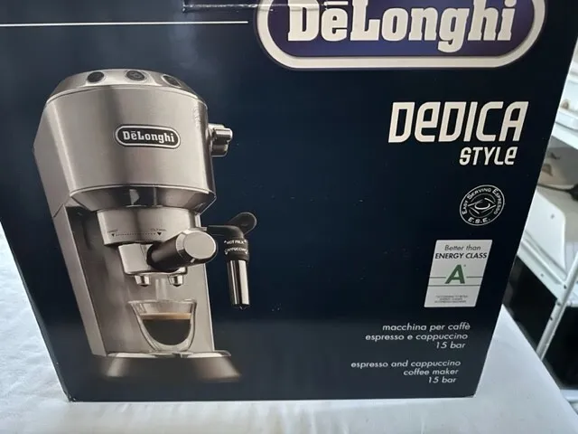 Delonghi Dedica Style Barista Espresso Machine & Cappuccino Maker - Silv EC685.M
