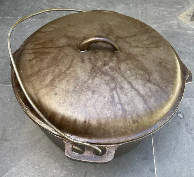 Vintage Cast Iron Dutch Oven Pot w/ lid, pour spout & handle