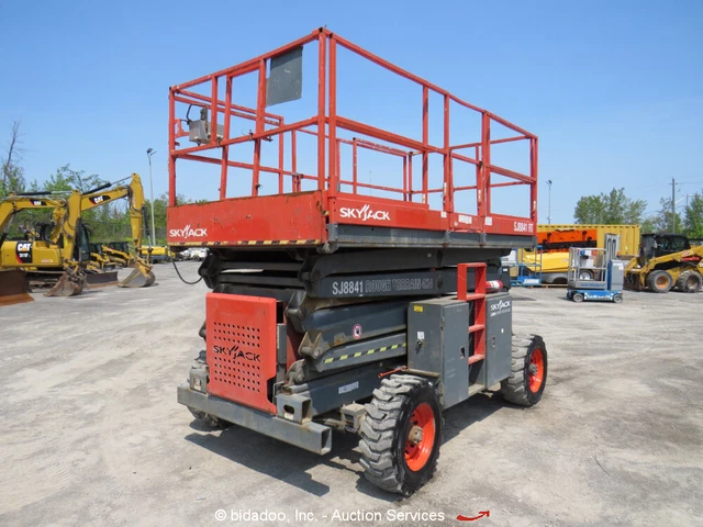 2013 Skyjack SJ8841 41' 4WD Dual Fuel Rough Terrain Scissor Lift Man bidadoo