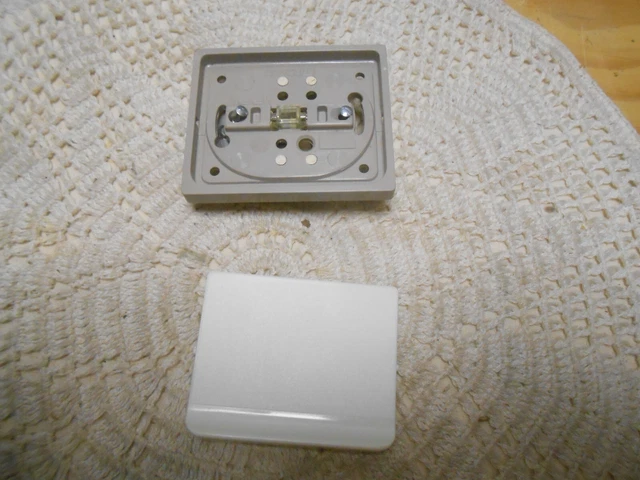 Interrupteur  Va Et Vient  Arnould 1001 / Blanc Et Beige /