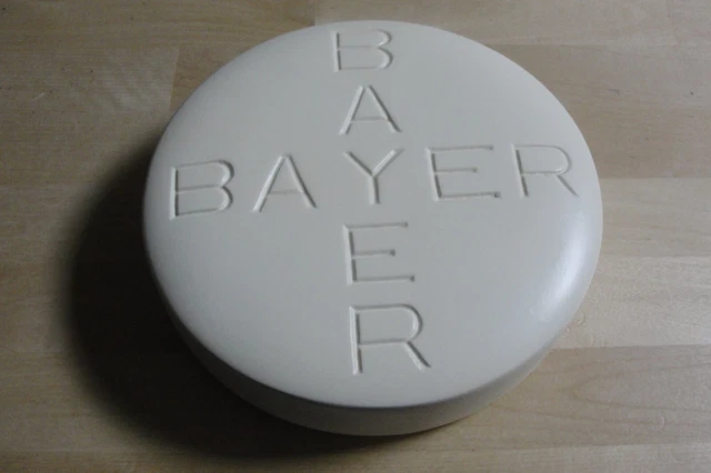 Vintage Giant Bayer Aspirin Pill Medicine Paperweight Pharmacy Display Salesman