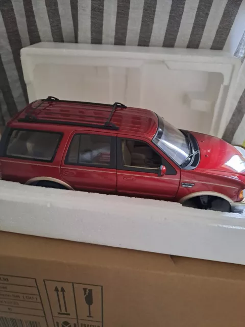 UT Models 1/18 Scale Diecast 22713 - Ford Expedition Eddie Bauer Version - red