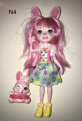 FJJ22 Enchantimals Mini-poupée Hixby Hérisson et Figurine Animale Pointer jouet enfant aux cheveux courts avec veste à col fourrure 