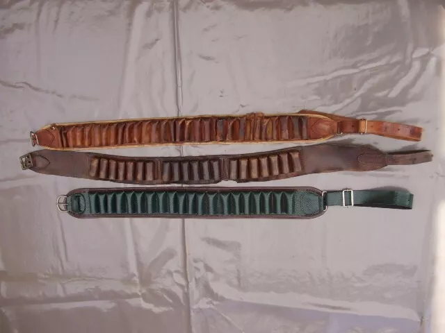 3 ceintures cartouchières anciennes de chasse dont 2 en cuir et 1 plus récente