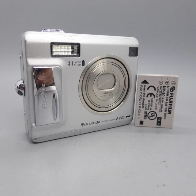 FUJIFILM FINEPIX F440 4.1MP Digital Camera Silver 3.4x Zoom Tested