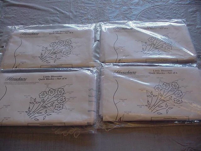Herrschners Pequeñas Flores 18X18 Bloques De Edredón Para Punto De Cruz 24 Bloques Nuevo En Paquete