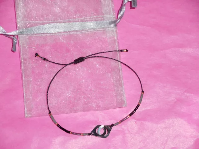 Bracelet petites menottes acier et perles sur cordon ajustable Neuf