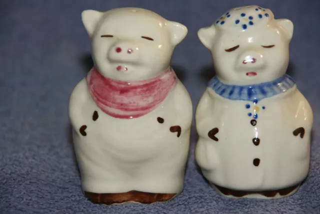 Vintage Shawnee Pottery, Smiley and Winnie Pig Salt & Pepper Shaker Set!