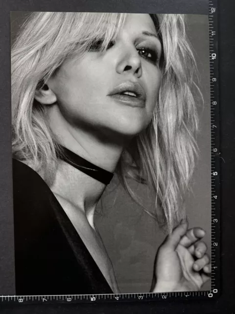 COURTNEY LOVE - PORTRAIT 11X8'  Magazine Photo Page M102