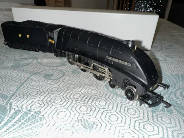 HORNBY NE A4 4498 'SIR NIGEL GRESLEY' LOCO IN WARTIME BLACK "00" GAUGE Rare