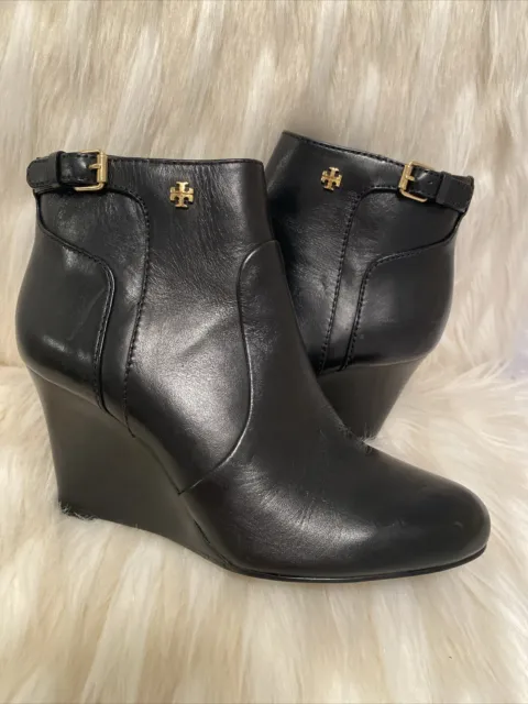 Tory Burch Milan Black Leather Wedge Heel Bootie Ankle Boot S 7,5 Gold Hardware