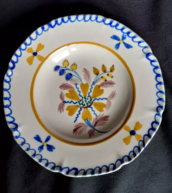 Assiette en faïence de NEVERS A. MONTAGNON décor floral XIXème