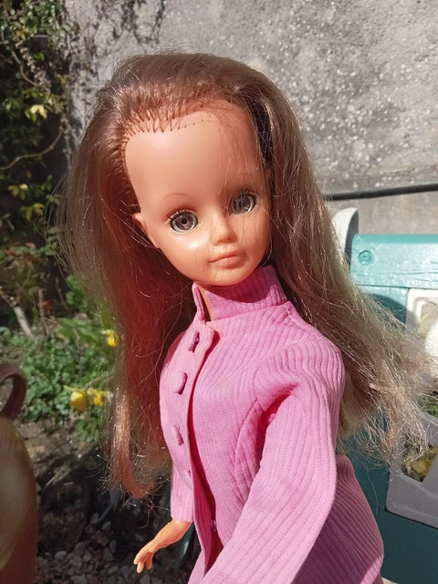 ANCIENNE POUPEE BELLA EN RHODOID AVEC SES VETEMENTS 24cm