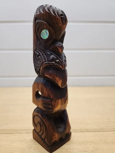 VINTAGE Carved Solid Wood TIKI TOTEM STATUE NEW ZEALAND MAORI PAUA SHELL  20cm