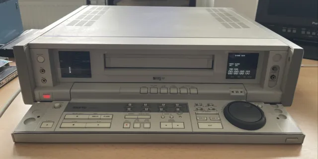 SANYO GVR-S960 Professional High-End SVHS-Videorecorder PAL  - vom Händler