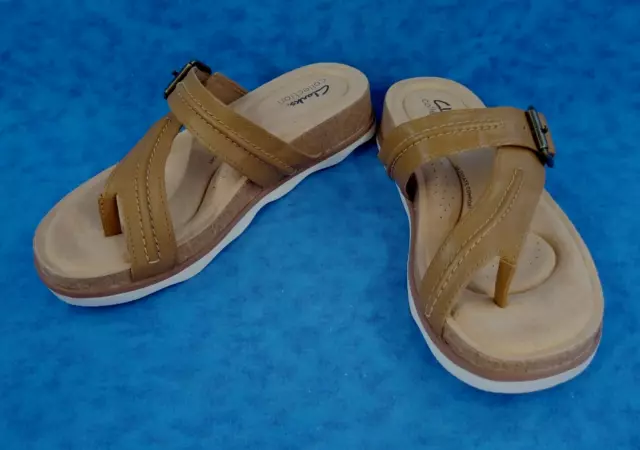 CLARKS Brynn Madi Womens Thong Sandals SIZE 8 M Light Tan Leather
