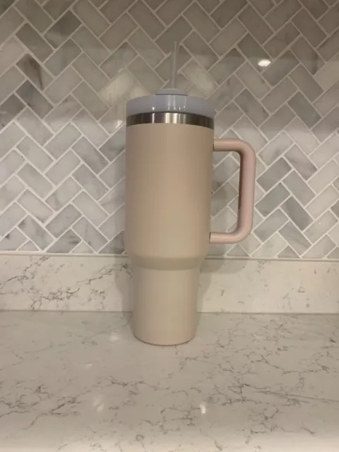 40oz Tumbler Rose Quartz In Good Condition Only Used Once.