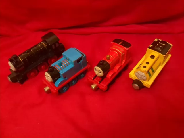 Thomas The Tank Engine & Friends Wooden Storage Step Stool & Toy Trains 3