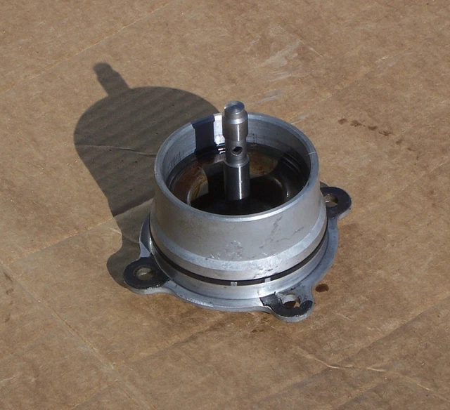 87 FORD F150 F250 F350 C6 Auto Transmission Intermediate Servo Housing