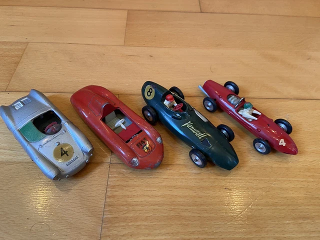 Lot De 4 Voitures De Sport 1/43 IXO – Mercedes, Dodge – Neuves