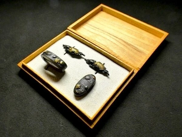 Menuki Fuchigashira Japanese Sword Fittings Japan Antique Shellfish Edo Copper