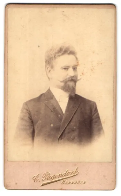 Photographs by C. Pagendorf, Hannover, Georgstr. 17, Portrait Man in a Suit with Lud