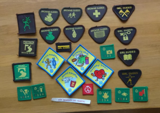 Uk Girl Guides: 26 Mint Pre & Post 1994 Assorted Brownie Cloth Badges As Photo
