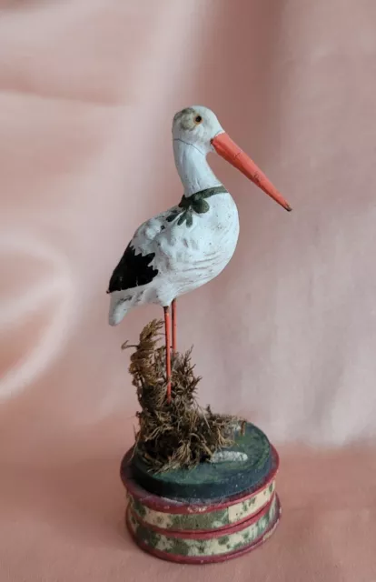 Antikes Döschen aus Pappe, der Storch ist aus Holz, 12 cm hoch