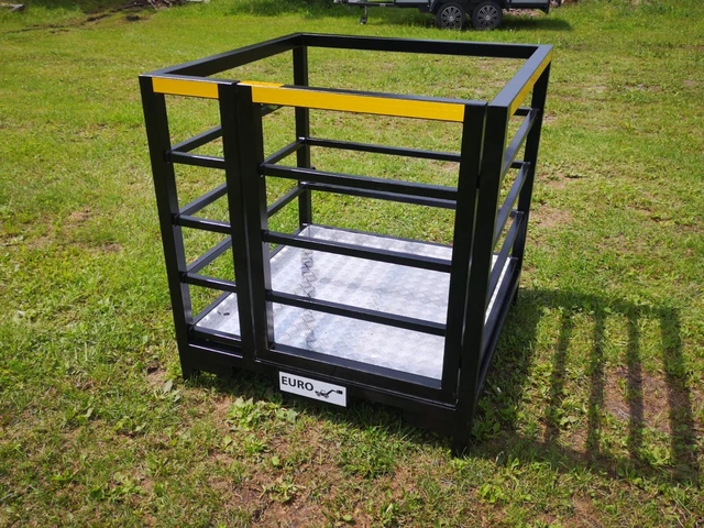 Arbeitskorb 1m x 1m für Frontlader mit Euroaufnahme Montagebühne in Arbeitskorb 1m x 1m für Frontlader mit Euroaufnahme Montagebühne in
