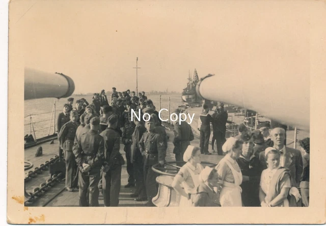 FOTO WK2 KRIEGSSCHIFF Kreuzer Nürnberg in Riga Rot Kreuz Besuch X193 ...