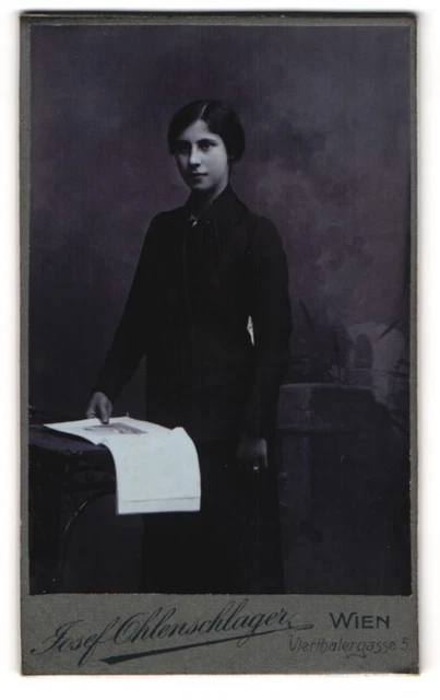 Fotografie Josef Ohlenschlager, Wien, Vierthalergasse 5, Junge Dame in elegante