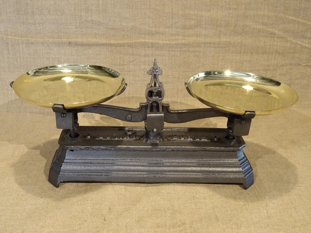 Balance Roberval Jouet France – La Petite Marchande, Plateaux Laiton, Balance éducative Vintage Années 50